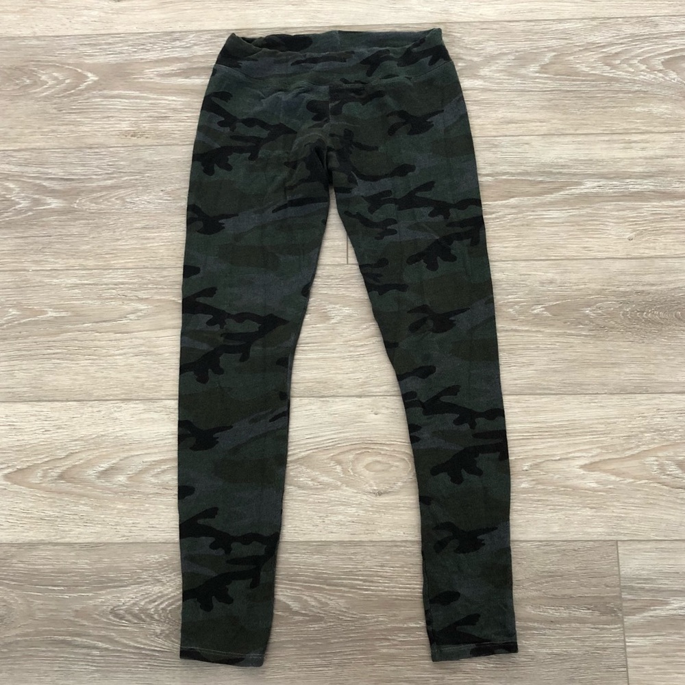 Sundry Green Camo Skinny Yoga Pants